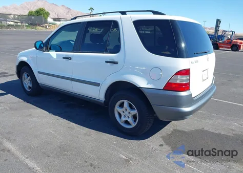 1998 Mercedes-Benz Ml 320 Classic из США, поврежденный, VIN 4JGAB54E8WA010131